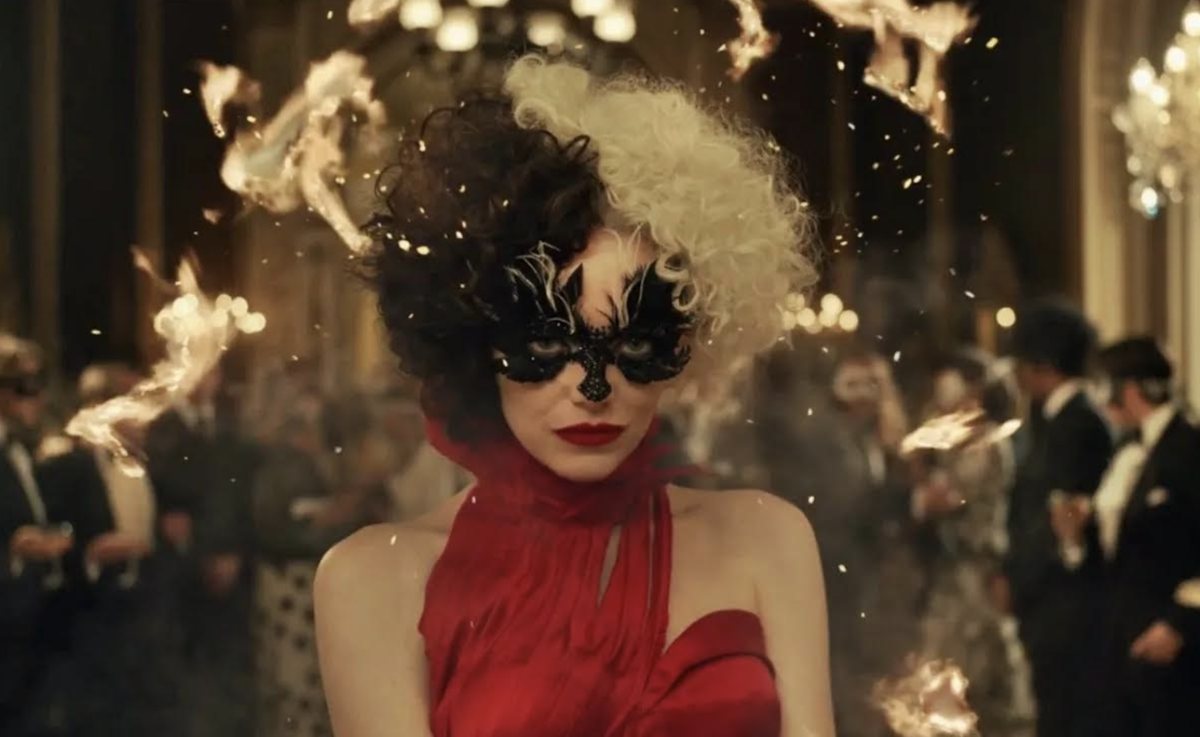 'Cruella' Dir. Craig Gillespie | Reseña por Maria Teresa Contreras Bardo